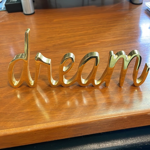 “Dream” metallic script decor - Picture 2 of 6